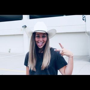 Meet your Posher, Grace